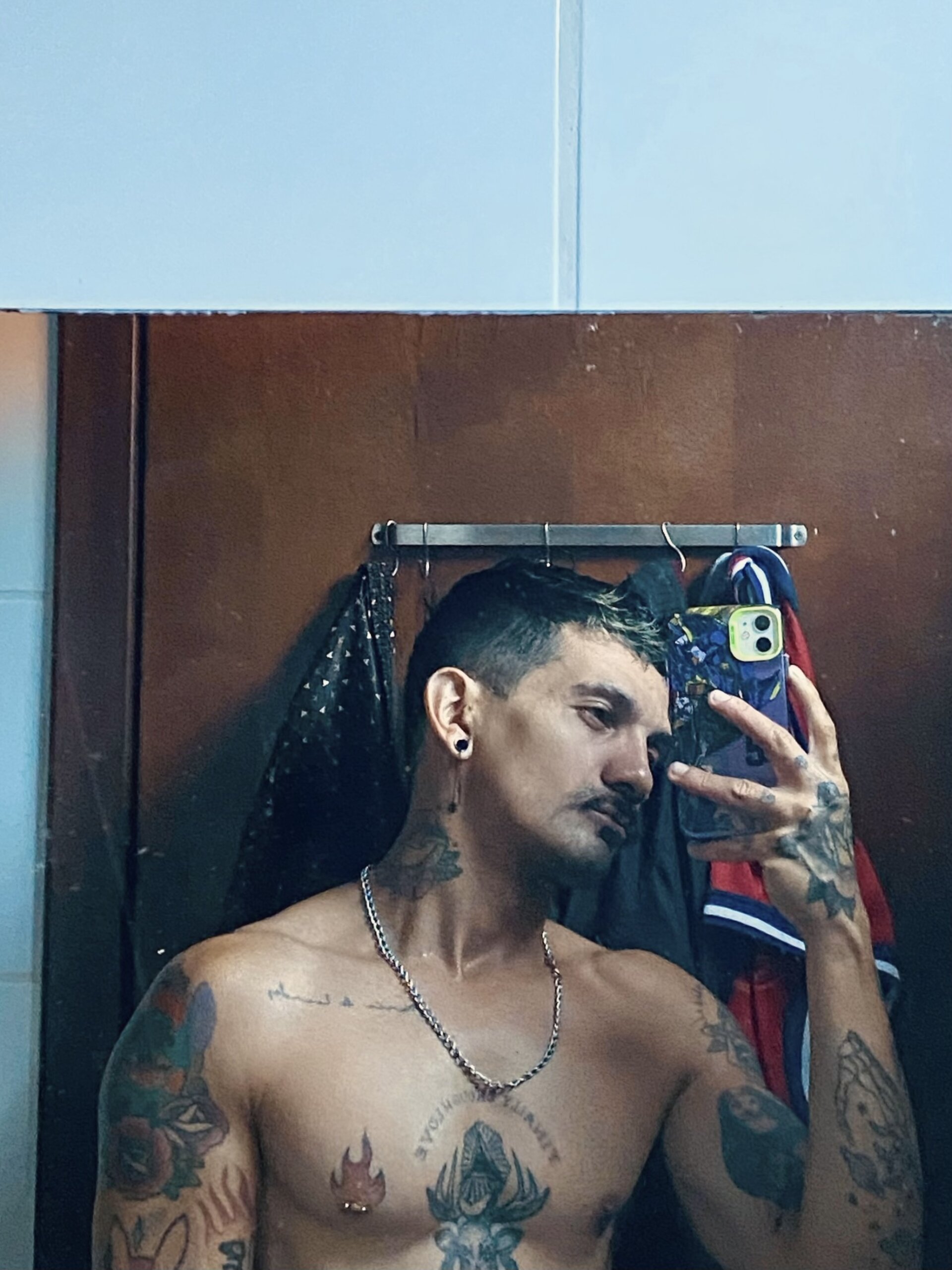 XXX Porn Photo of Nude gaymer4i20 3