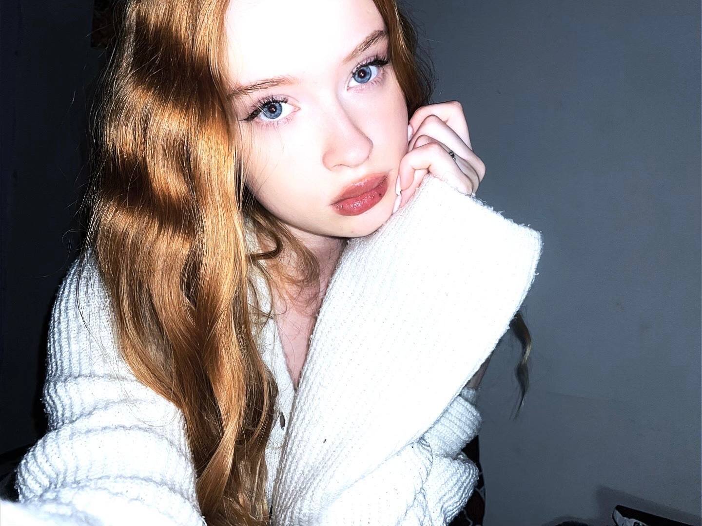 XXX Porn Photo of Nude Alice_ShyFox 2