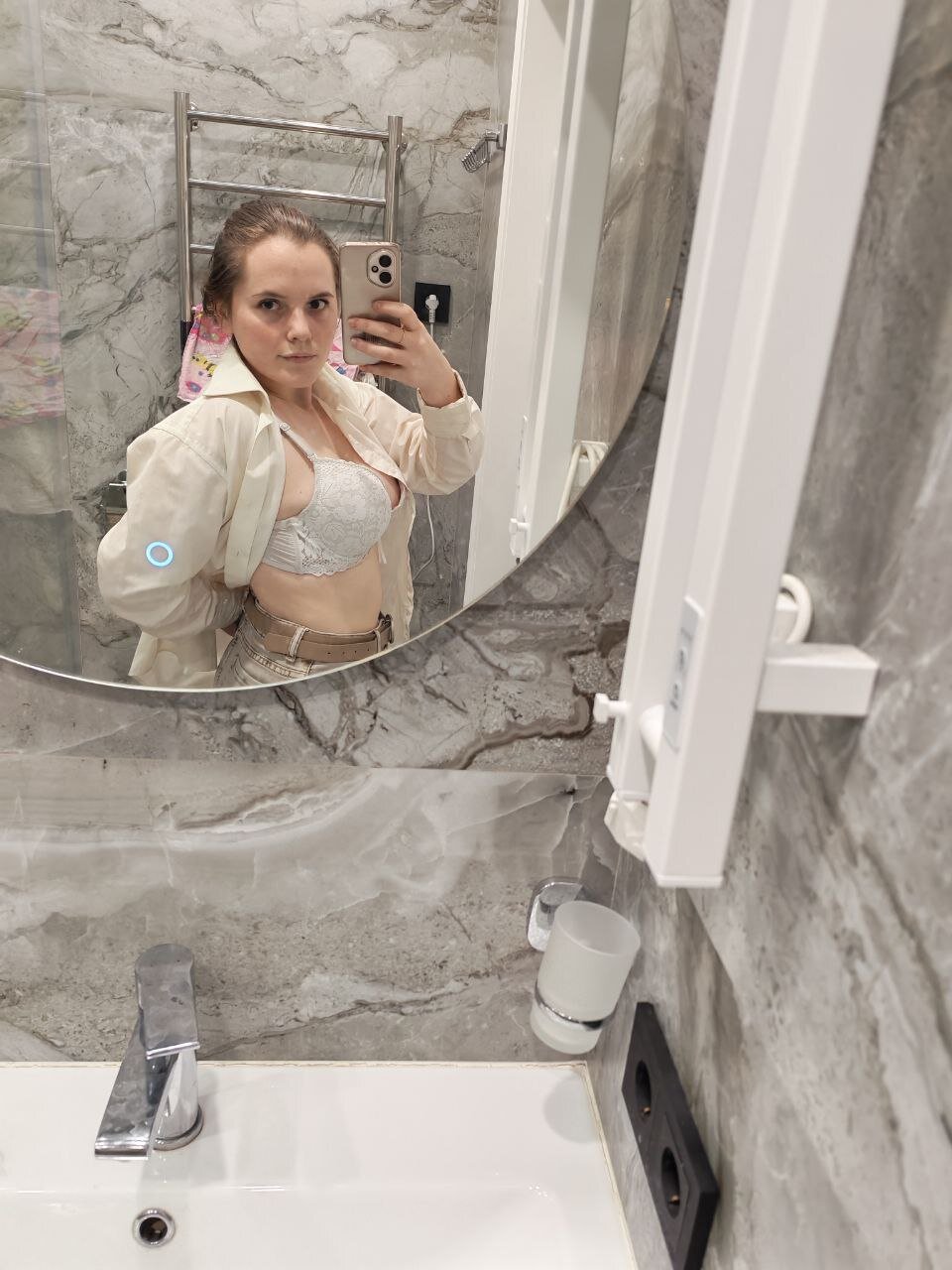 XXX Porn Photo of Nude LuannaPetru 3