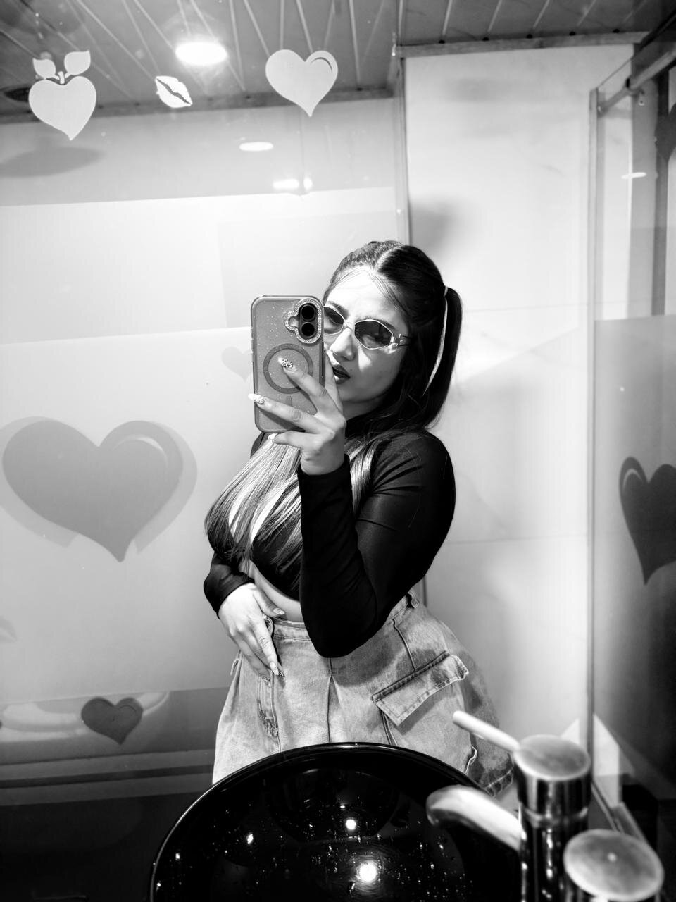XXX Porn Photo of Nude Naomi_gold_r 2