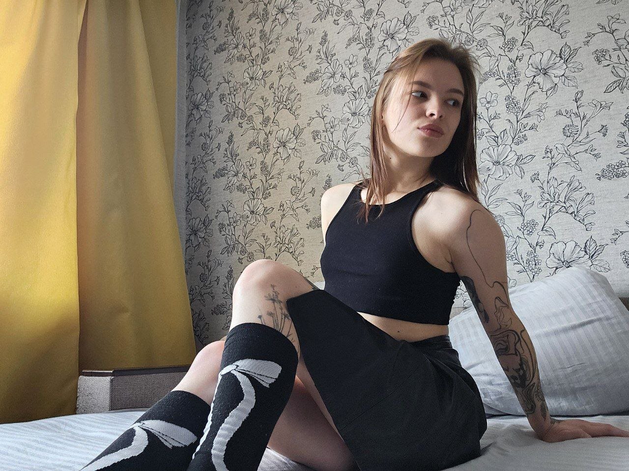 XXX Porn Photo of Nude ur_shy_bambi 1