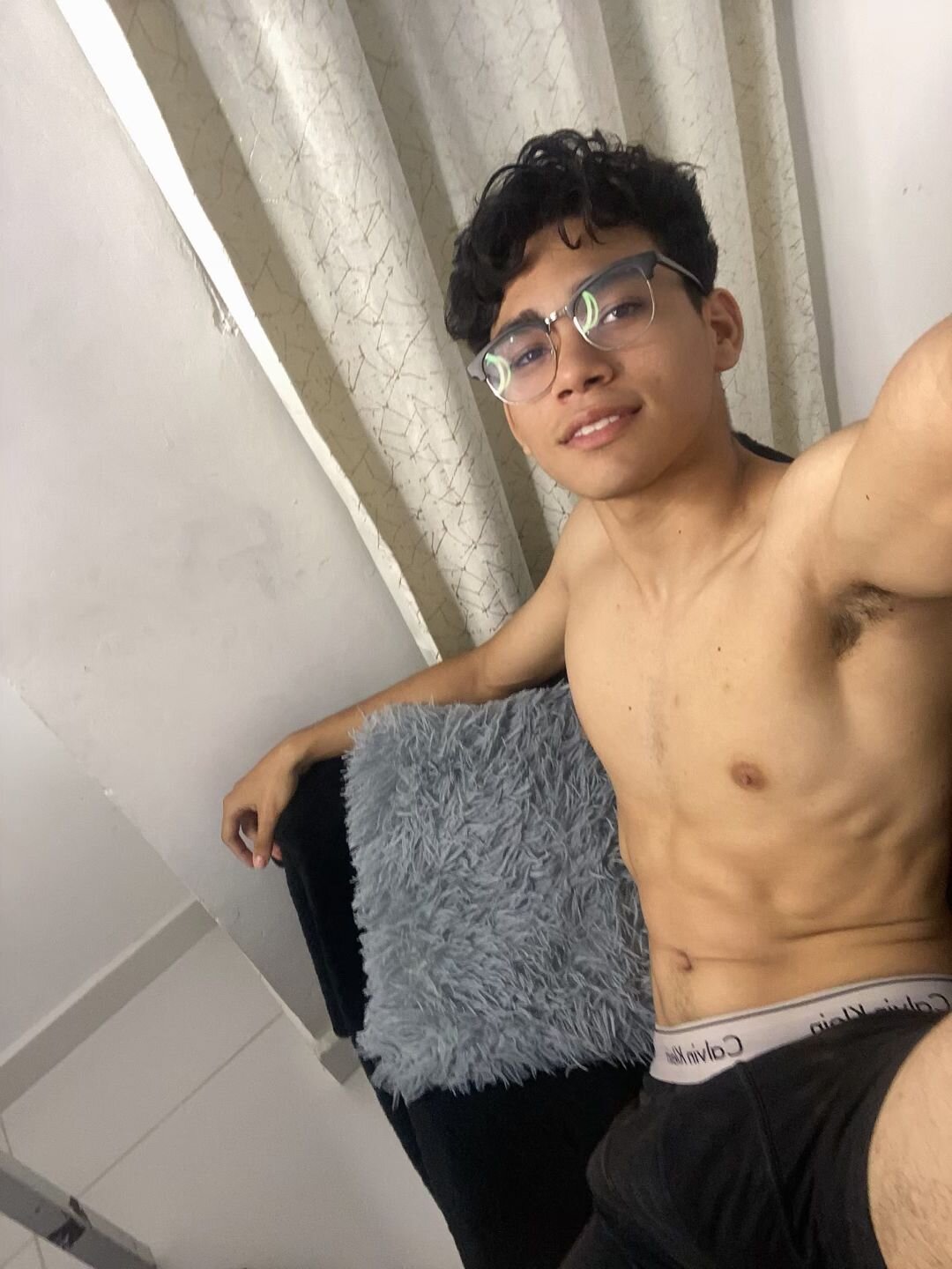 XXX Porn Photo of Nude ibu_fox 1