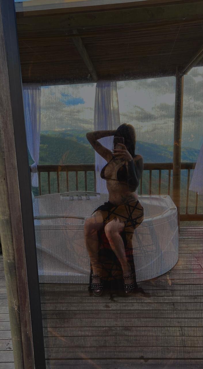 XXX Porn Photo of Nude ur_fav_kitty 1