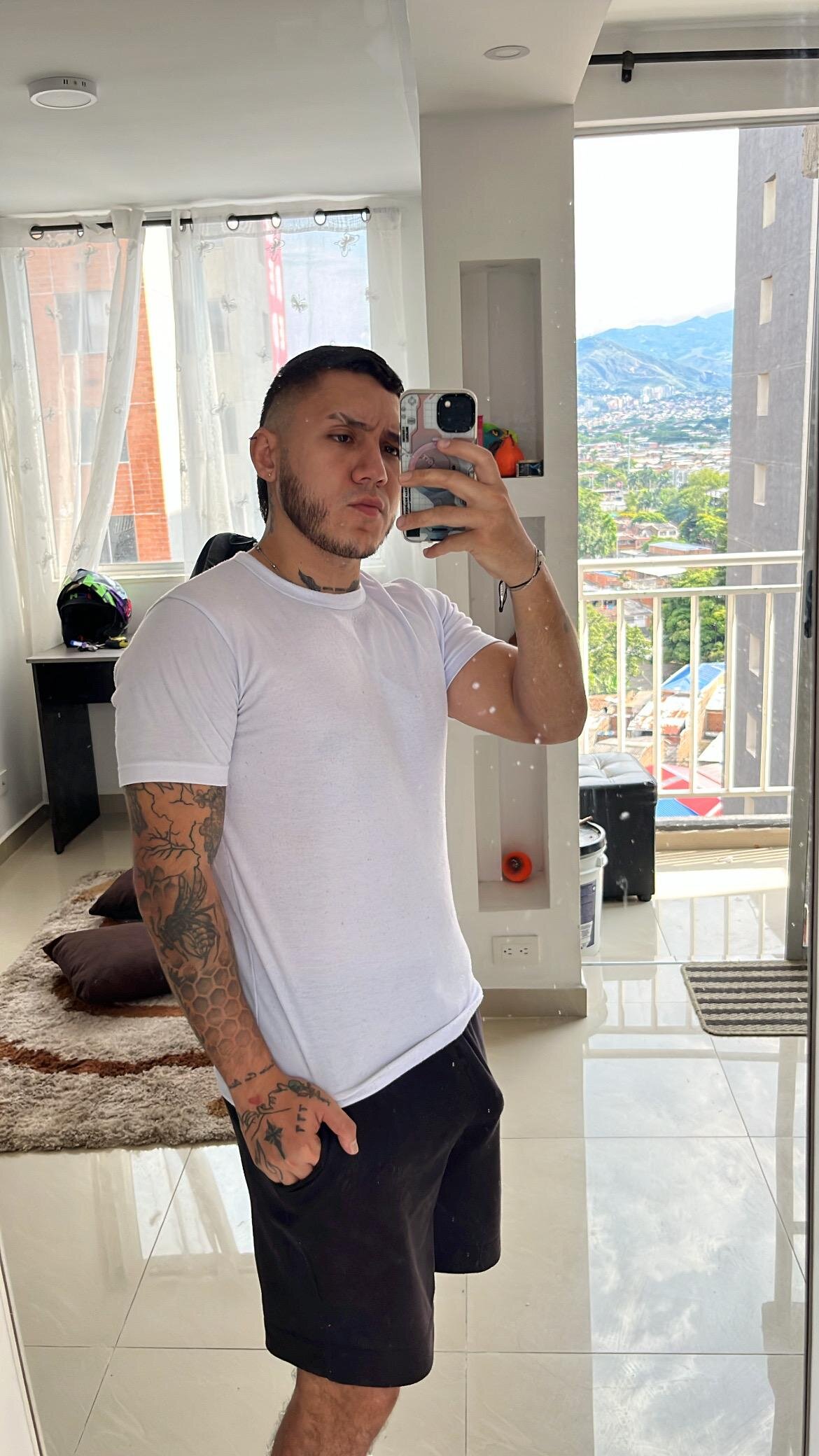 XXX Porn Photo of Nude rayder_TG 6