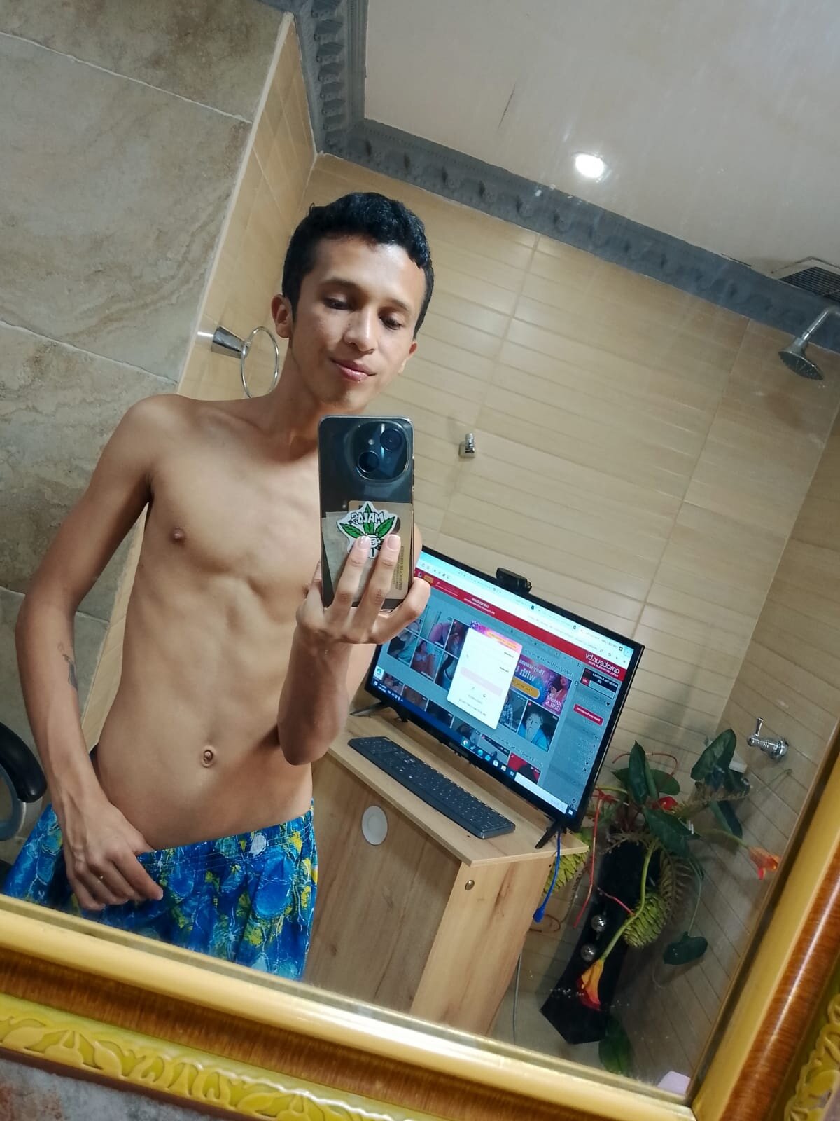 XXX Porn Photo of Nude Nick_Boy23 1