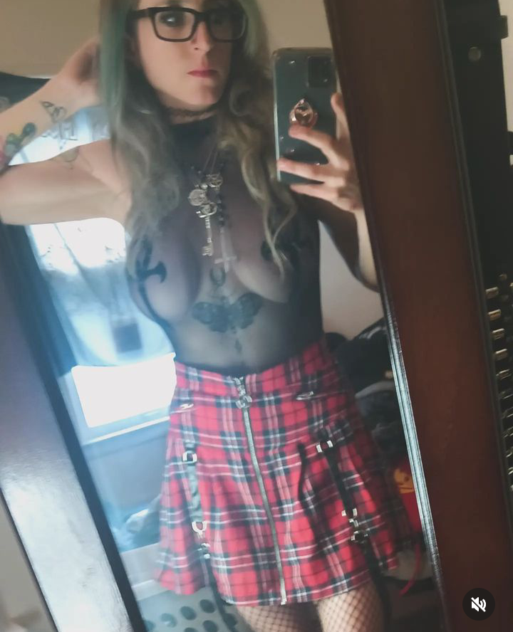XXX Porn Photo of Nude ellenbluejay 23