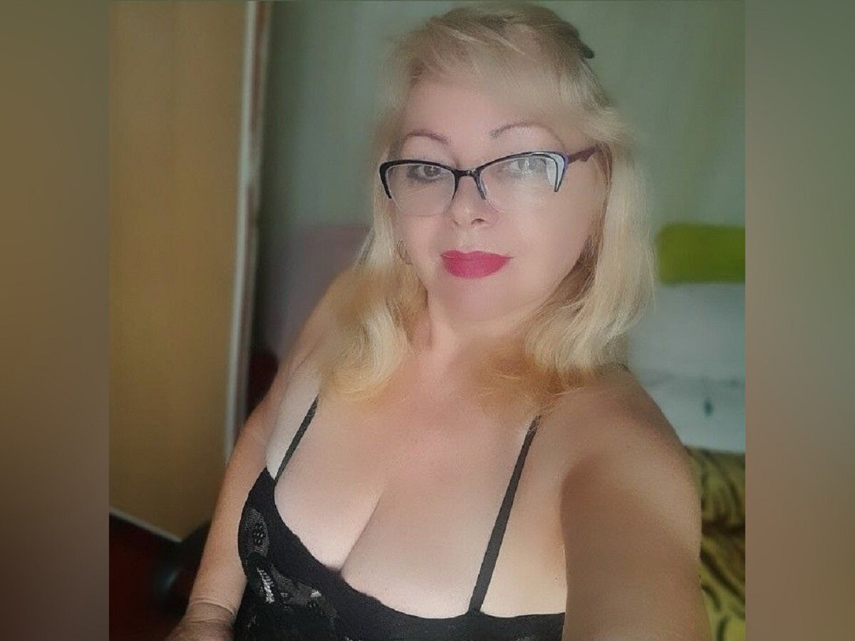 XXX Porn Photo of Nude EvelynLoveShy 6
