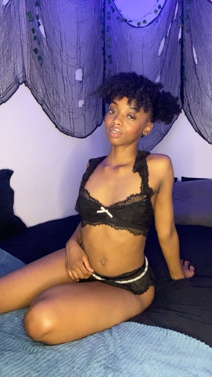 XXX Porn Photo of Nude Trixie_luv1 2