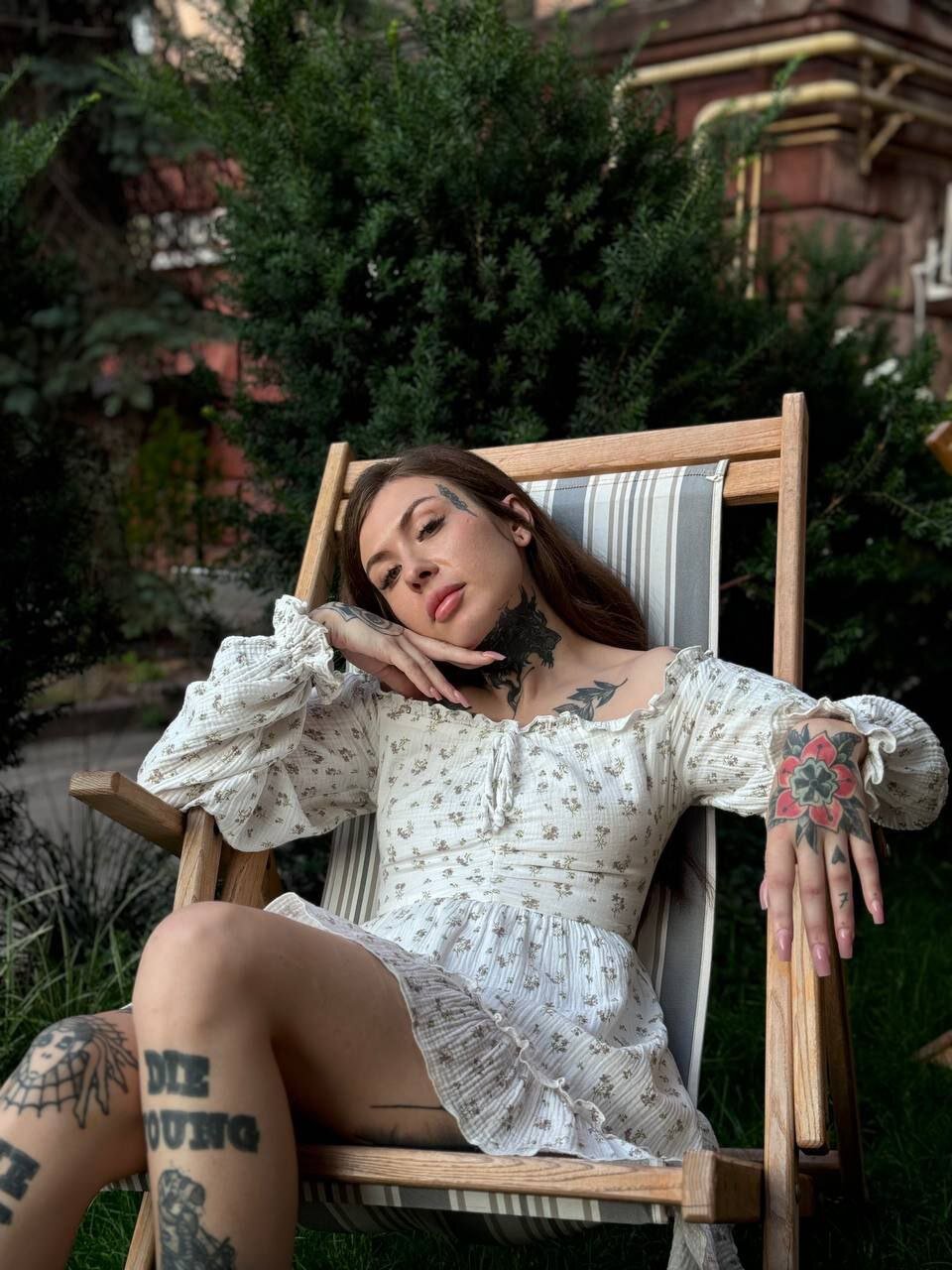 XXX Porn Photo of Nude EvaElfies 5