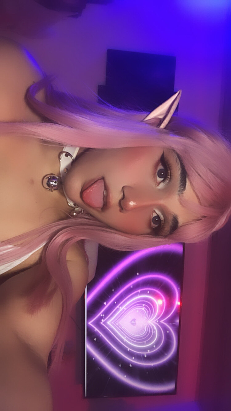XXX Porn Photo of Nude ErzaMontoroo 30