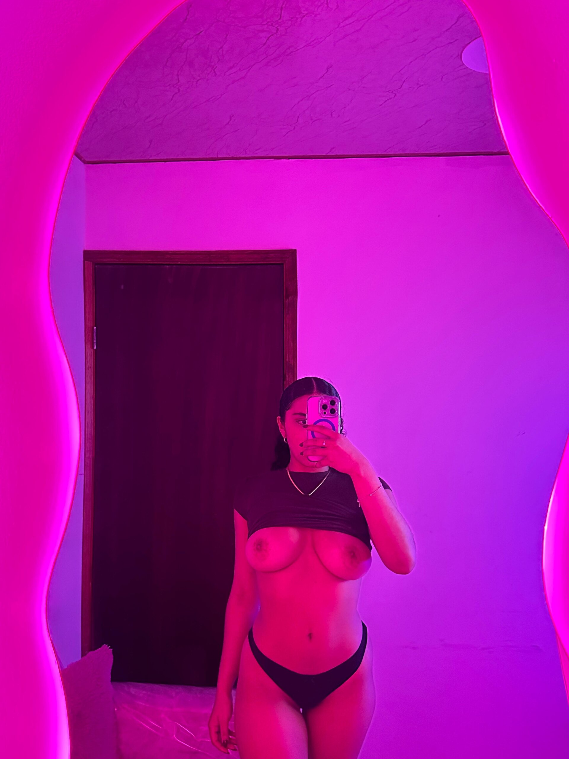 XXX Porn Photo of Nude april_smiith 22