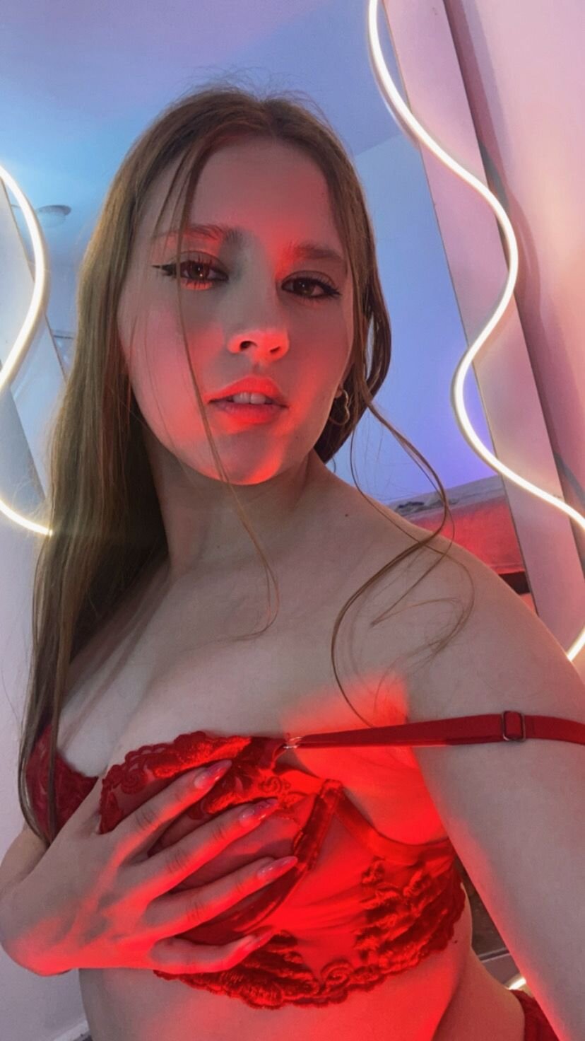 XXX Porn Photo of Nude Cutie_blondie 6