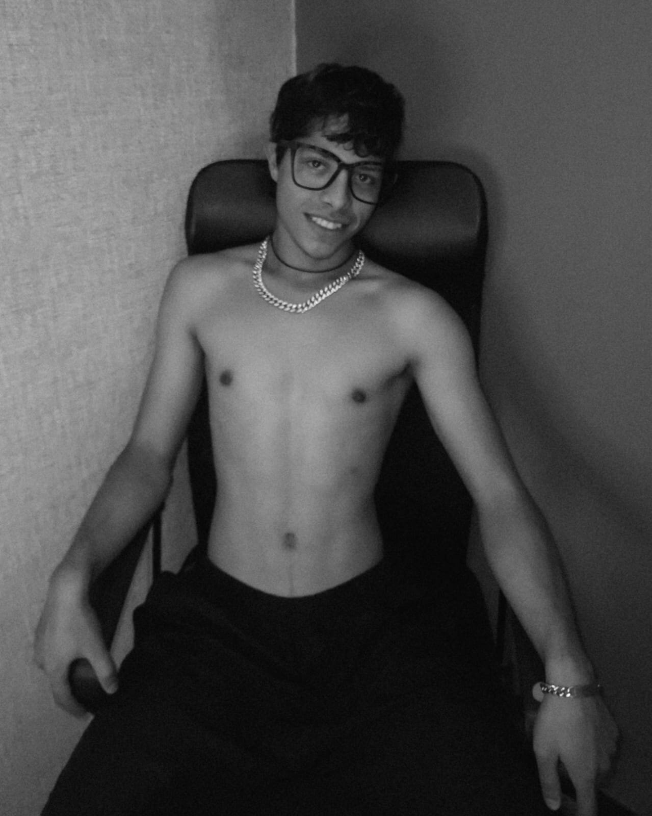 XXX Porn Photo of Nude Escanor_Hot 3