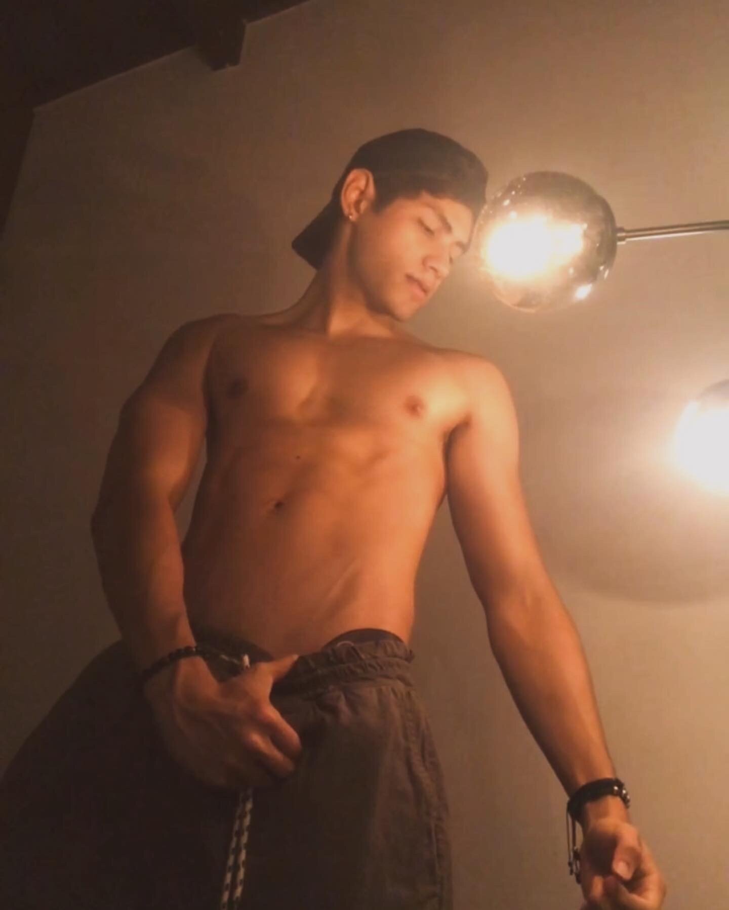 XXX Porn Photo of Nude TylerLions 18