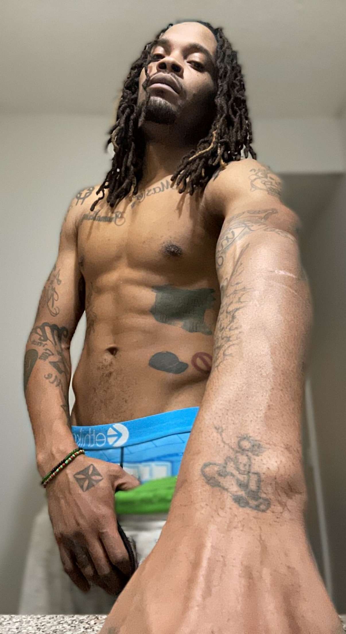 XXX Porn Photo of Nude 2HandsLong 1