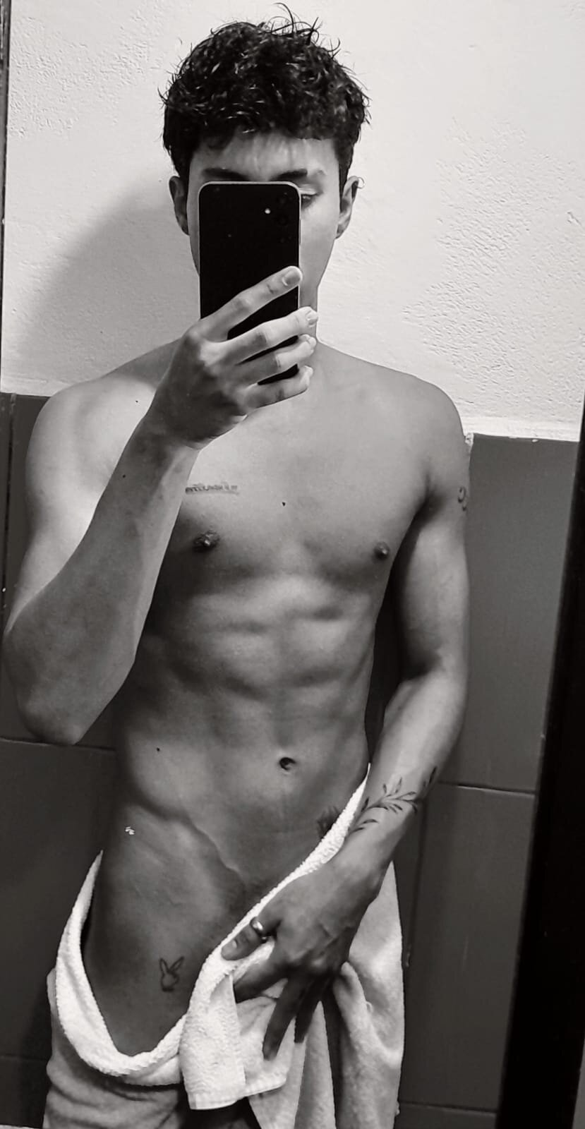 XXX Porn Photo of Nude Lyonjared0 3
