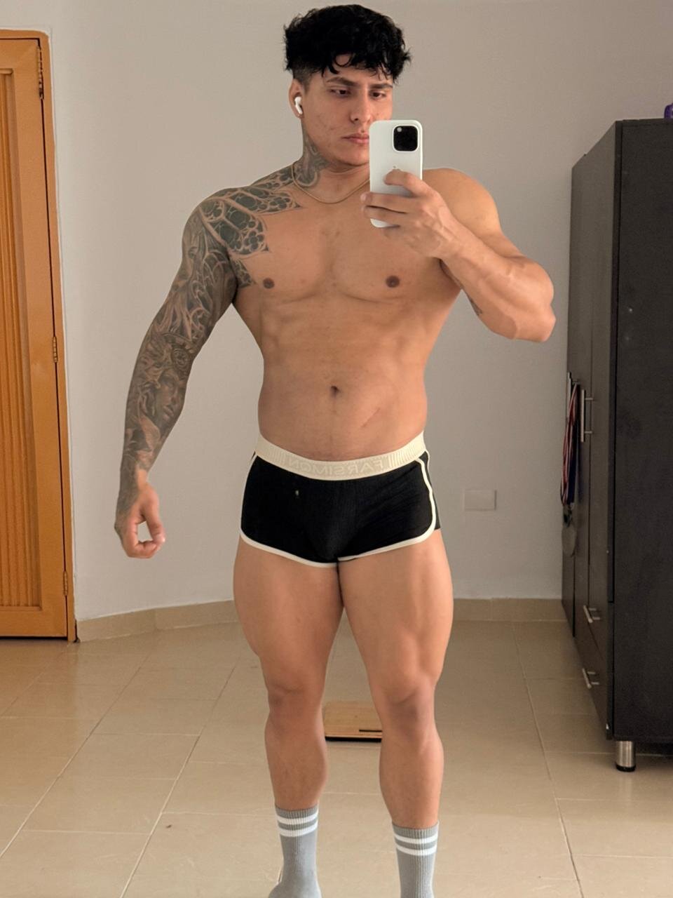 XXX Porn Photo of Nude Maximoscott 17
