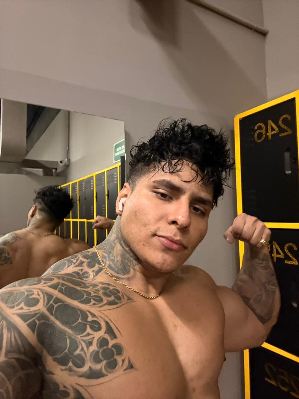 XXX Porn Photo of Nude Maximoscott 19