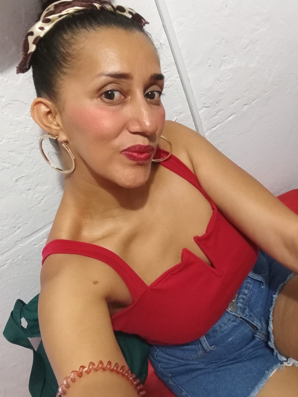XXX Porn Photo of Nude latinabueno41 14