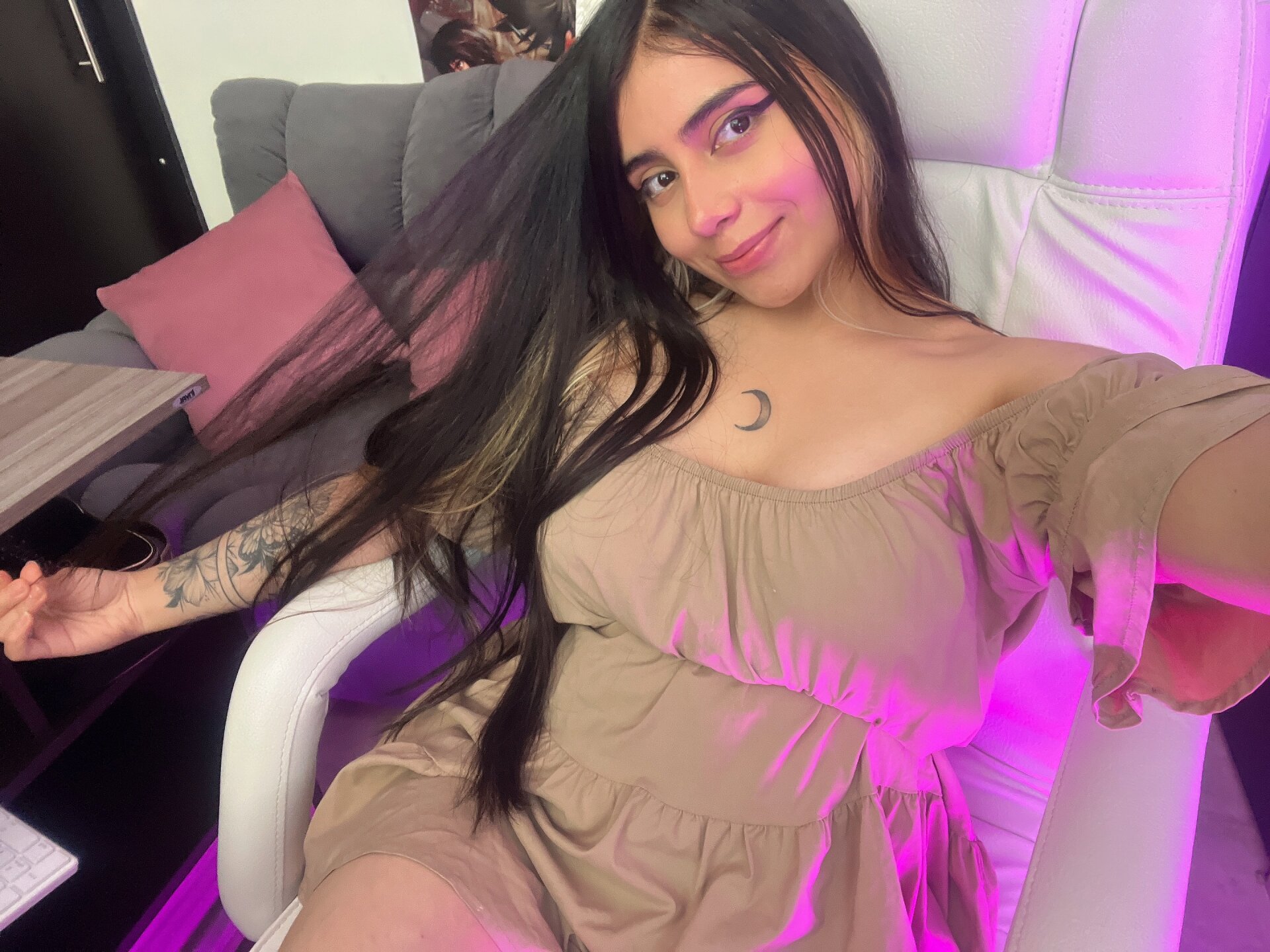 XXX Porn Photo of Nude nicdani_1 10