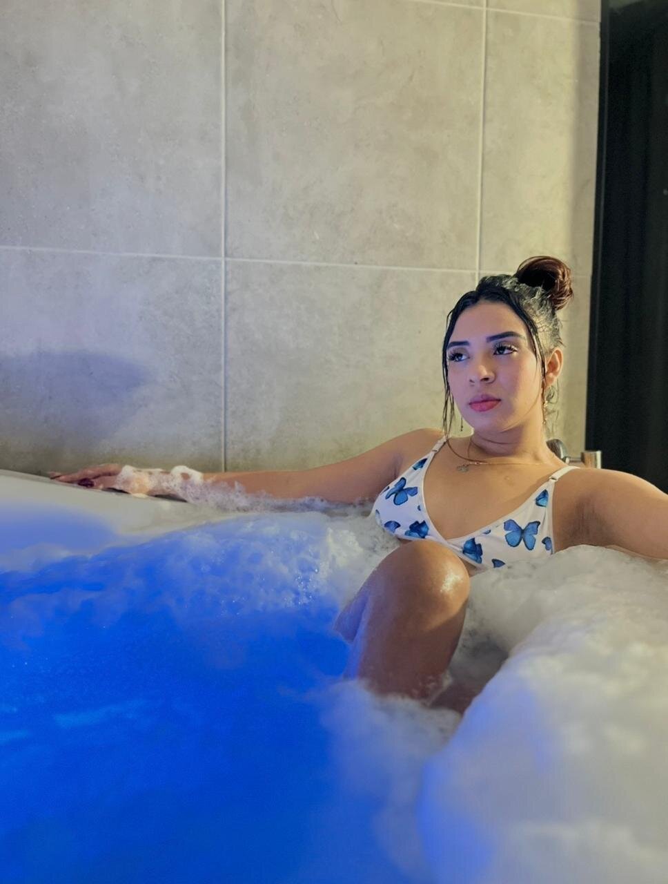 XXX Porn Photo of Nude Wet_throat 3