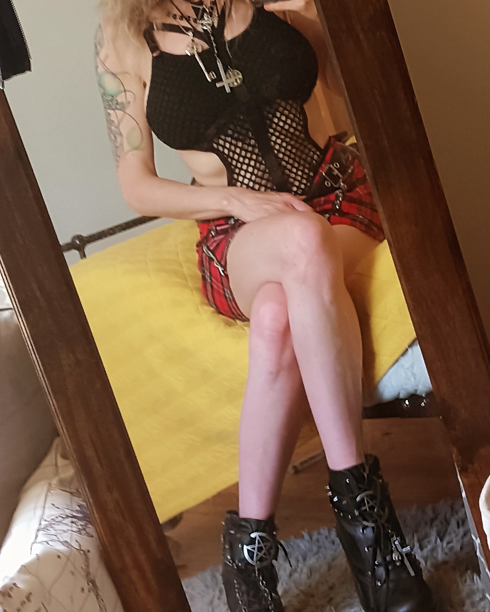 XXX Porn Photo of Nude ellenbluejay 20