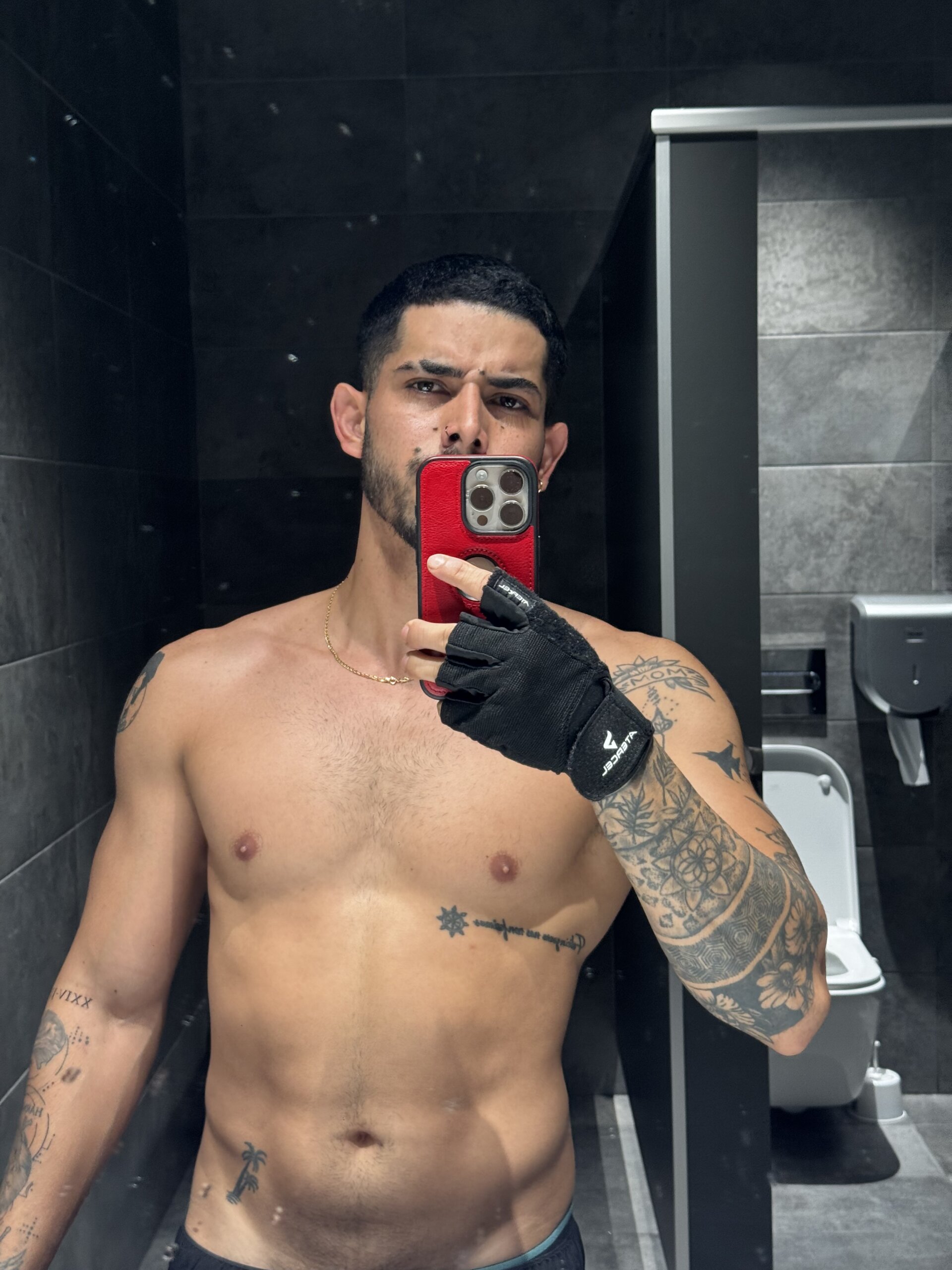 XXX Porn Photo of Nude Chicos_defiesta 33