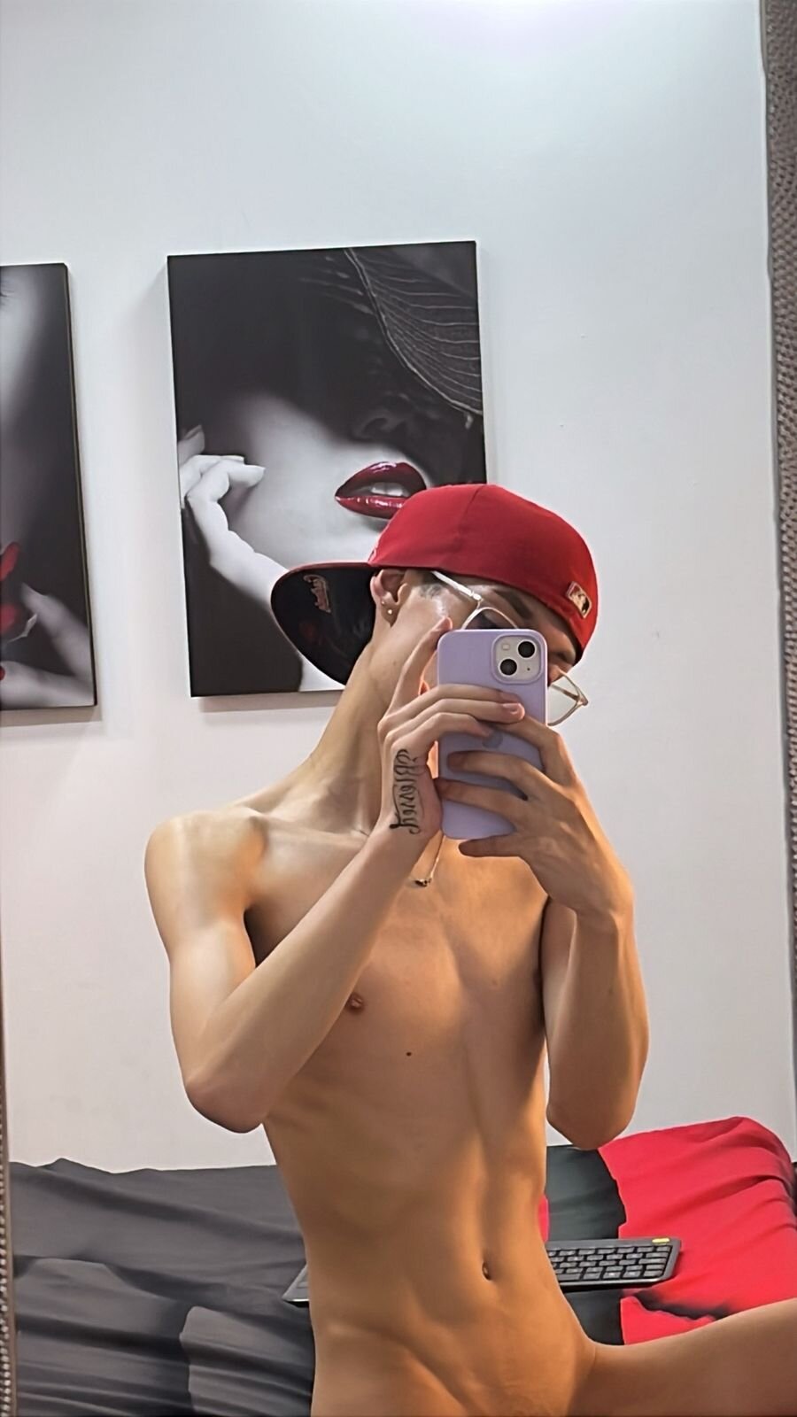 XXX Porn Photo of Nude Skinny_Office 2