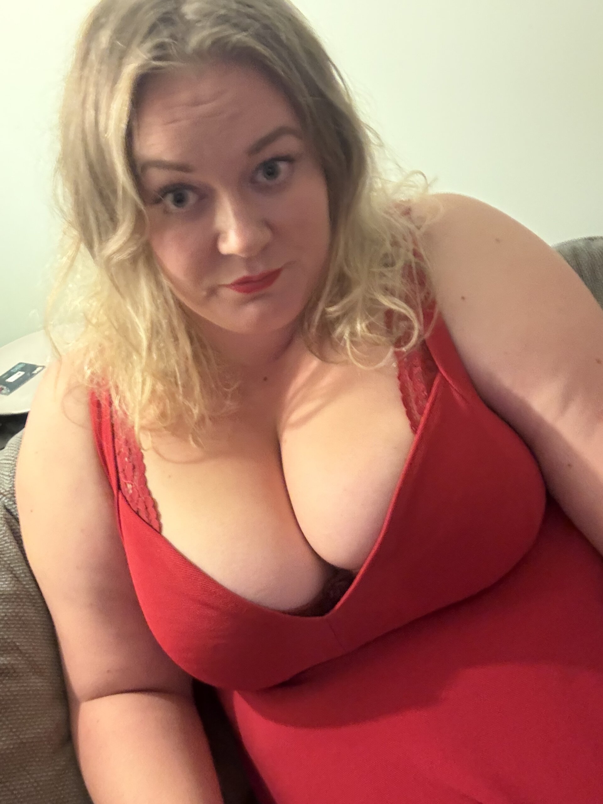 XXX Porn Photo of Nude CurvyMilfWithBigJugs 17