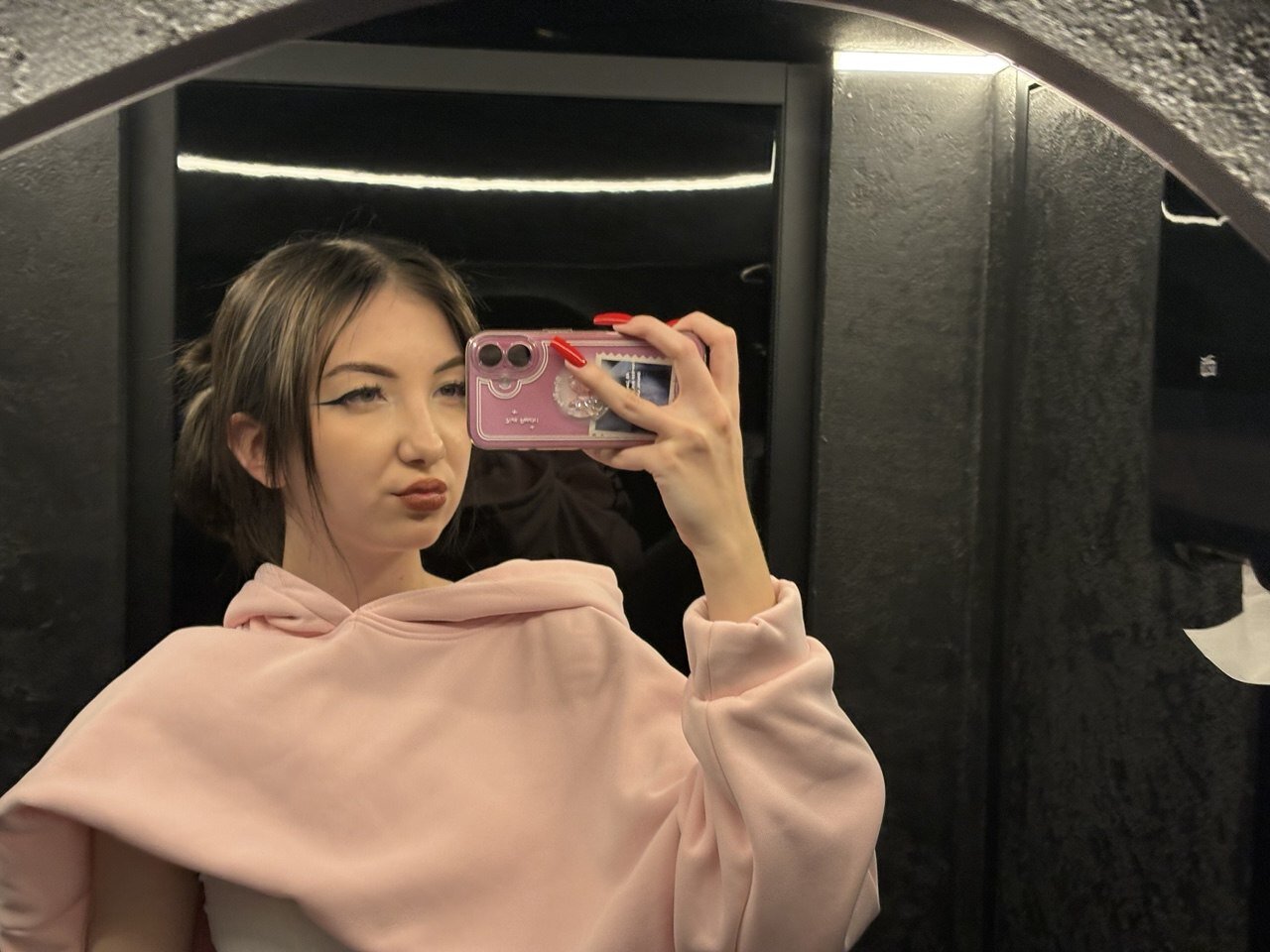 XXX Porn Photo of Nude RoxanneComisky 4