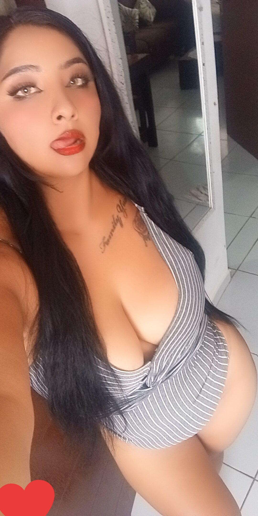 XXX Porn Photo of Nude LesbianDarana 5